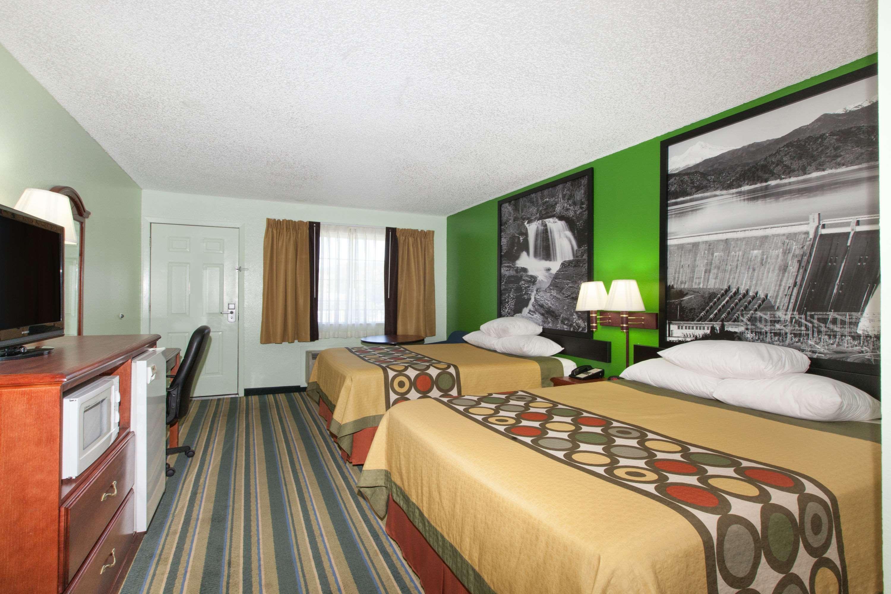 Super 8 By Wyndham Yreka Hotel Exterior photo