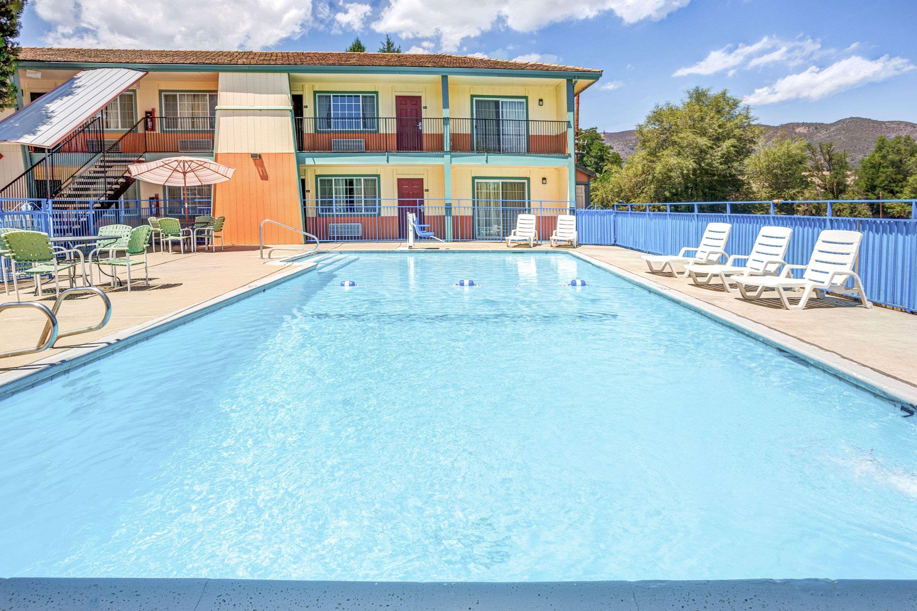 Super 8 By Wyndham Yreka Hotel Exterior photo
